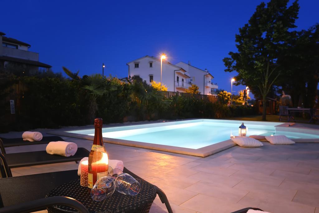 Villa Andrija Family Dream With Heated Pool At The Sea With Beautiful Garden, Outside Cinema And Kids Playground فاجانا المظهر الخارجي الصورة