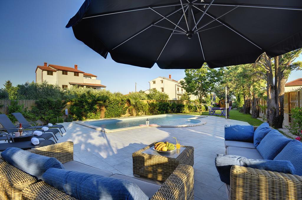 Villa Andrija Family Dream With Heated Pool At The Sea With Beautiful Garden, Outside Cinema And Kids Playground فاجانا المظهر الخارجي الصورة