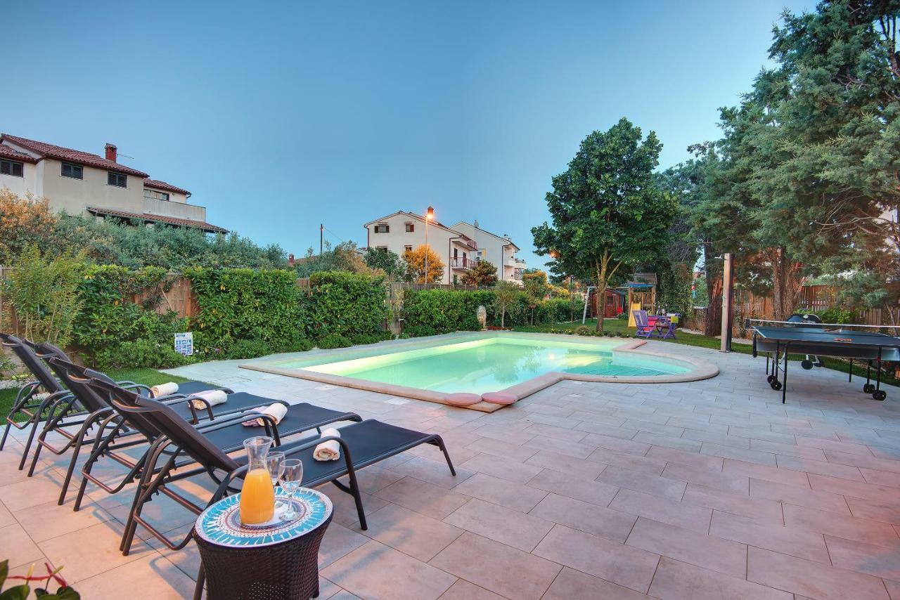 Villa Andrija Family Dream With Heated Pool At The Sea With Beautiful Garden, Outside Cinema And Kids Playground فاجانا المظهر الخارجي الصورة