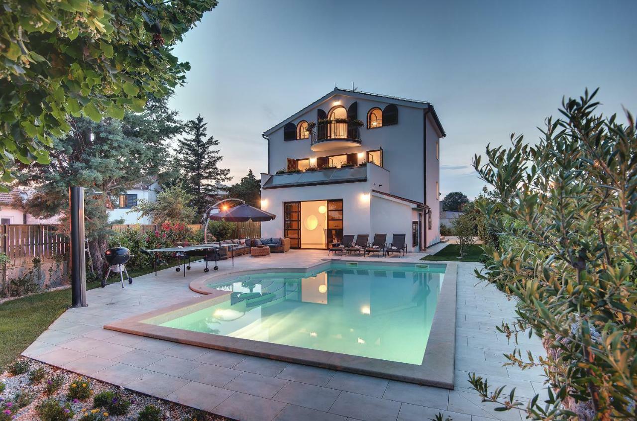 Villa Andrija Family Dream With Heated Pool At The Sea With Beautiful Garden, Outside Cinema And Kids Playground فاجانا المظهر الخارجي الصورة