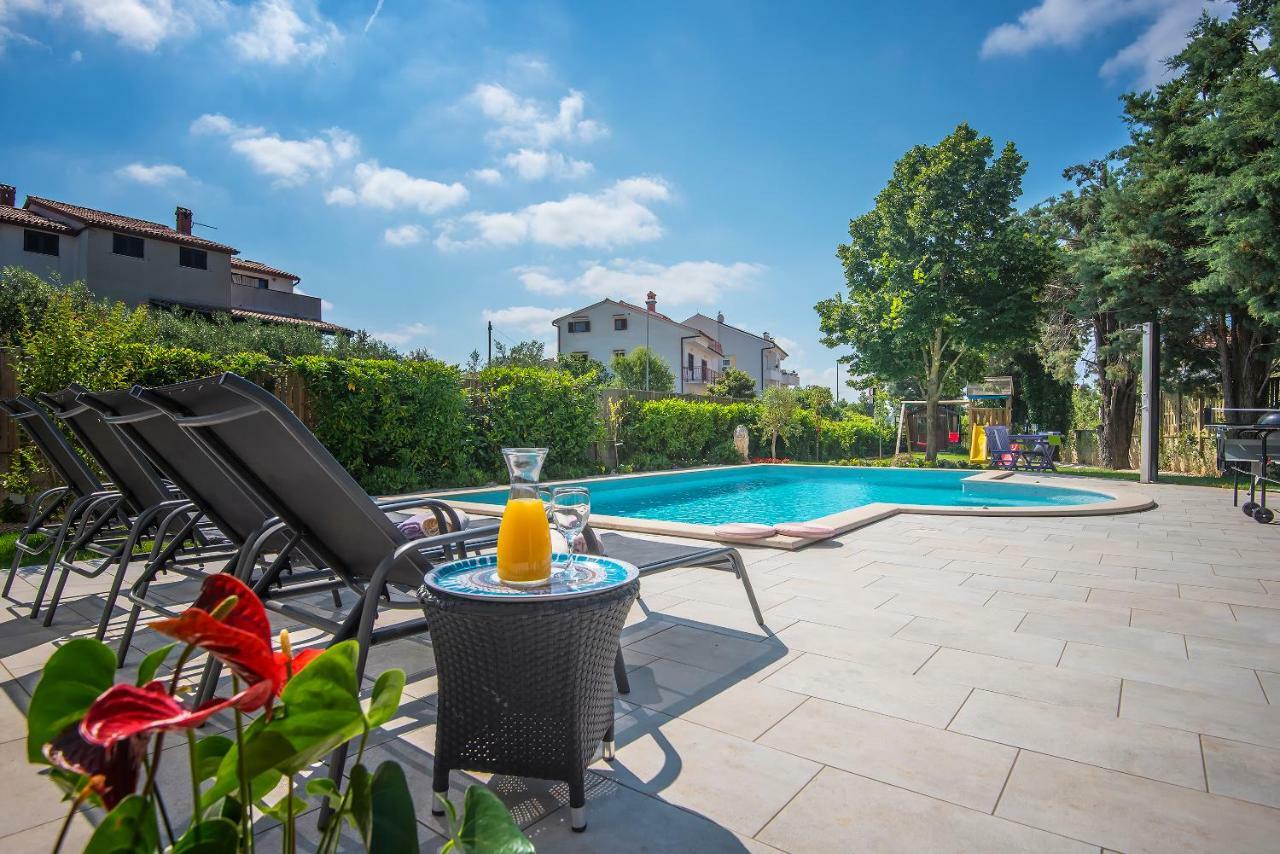 Villa Andrija Family Dream With Heated Pool At The Sea With Beautiful Garden, Outside Cinema And Kids Playground فاجانا المظهر الخارجي الصورة