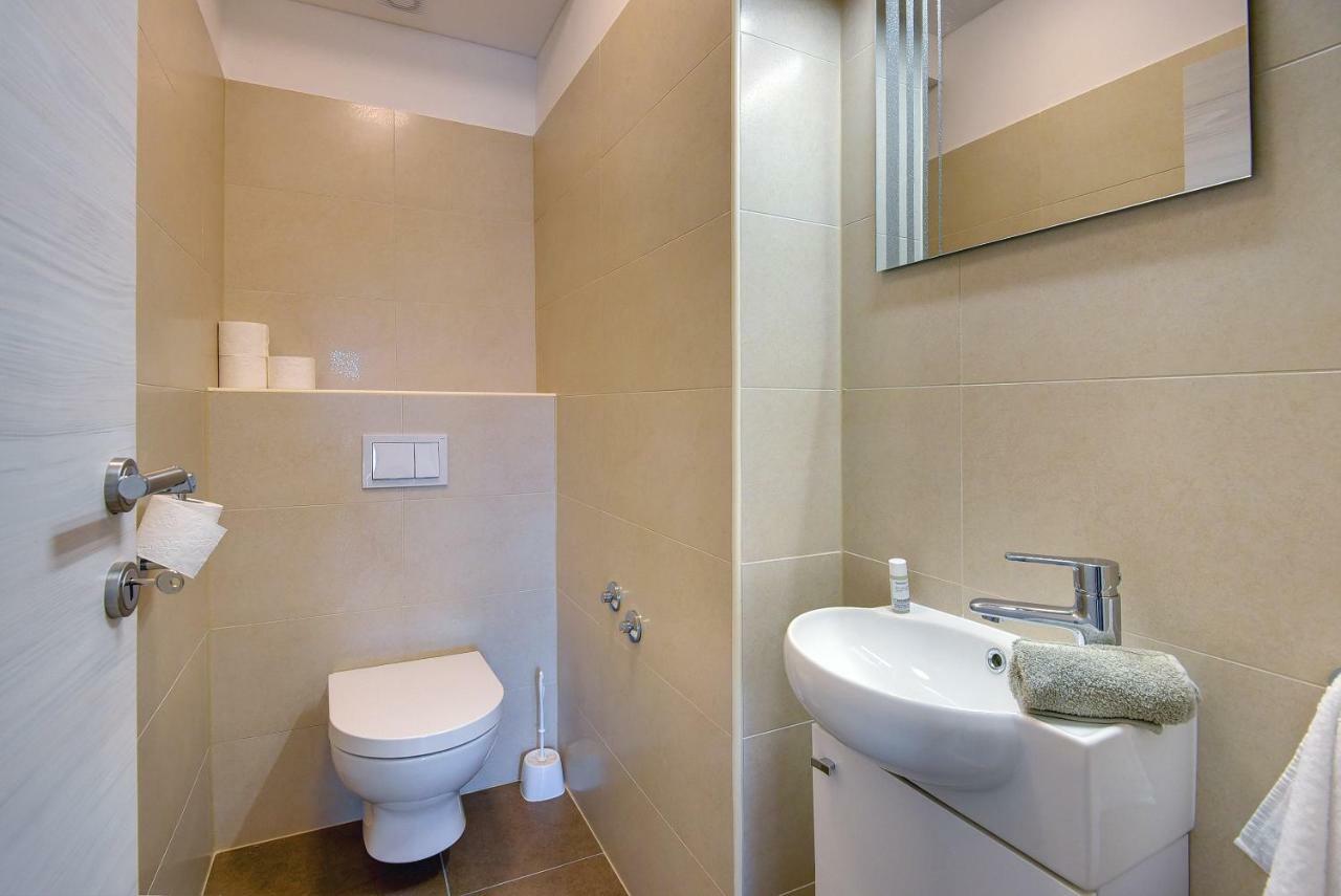 Villa Andrija Family Dream With Heated Pool At The Sea With Beautiful Garden, Outside Cinema And Kids Playground فاجانا المظهر الخارجي الصورة