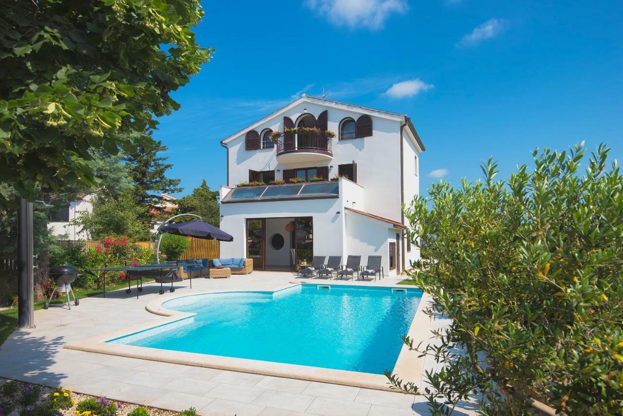Villa Andrija Family Dream With Heated Pool At The Sea With Beautiful Garden, Outside Cinema And Kids Playground فاجانا المظهر الخارجي الصورة